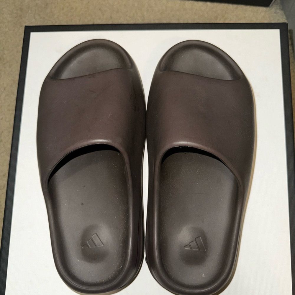 YEEZY SLIDES- FAIRLY USED- GOOD CONDITION